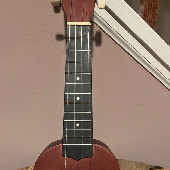 Diamond Head DU-150 Ukulele with SNARK Clip-on Tuner - Picture 7 of 16